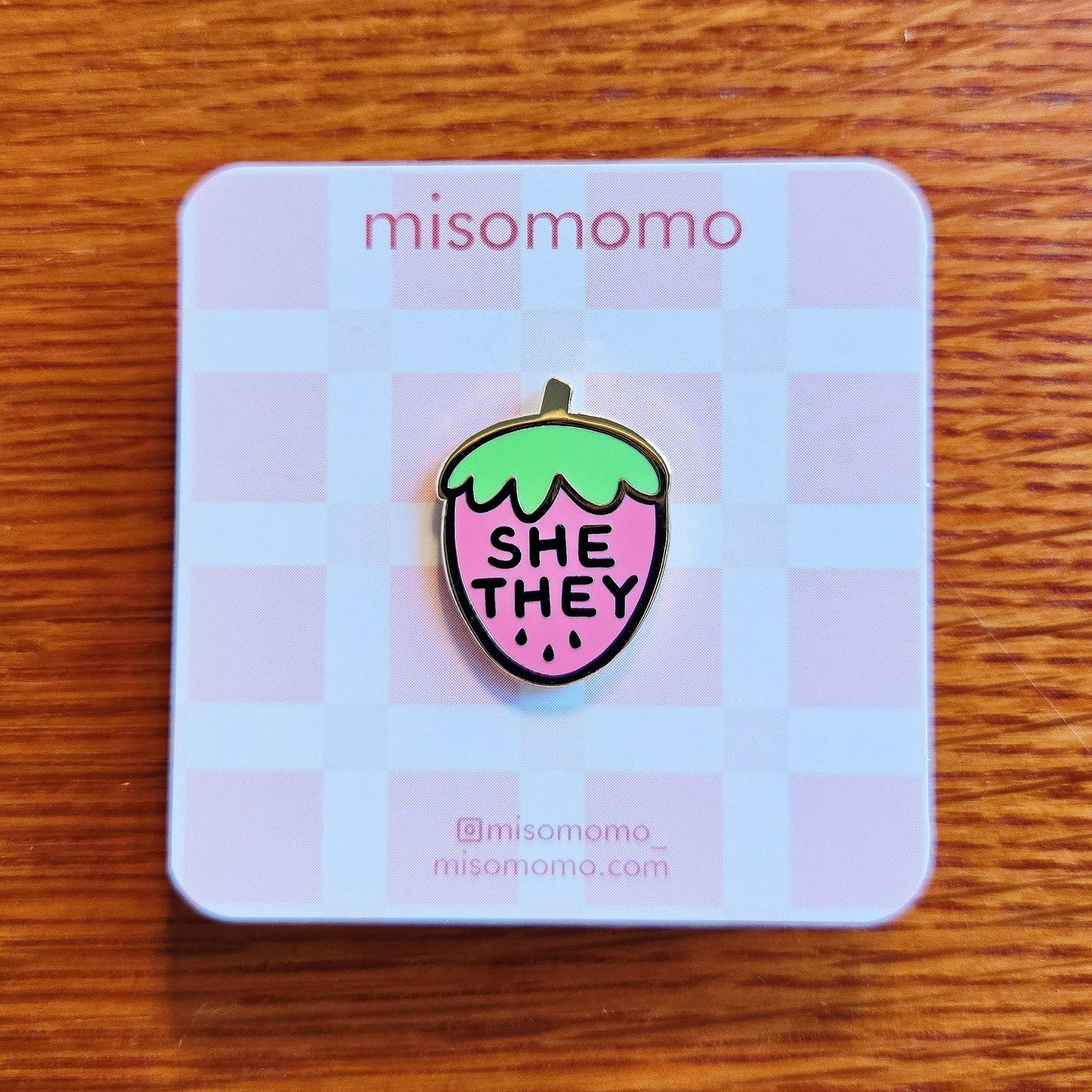Misomomo Pronoun Pins