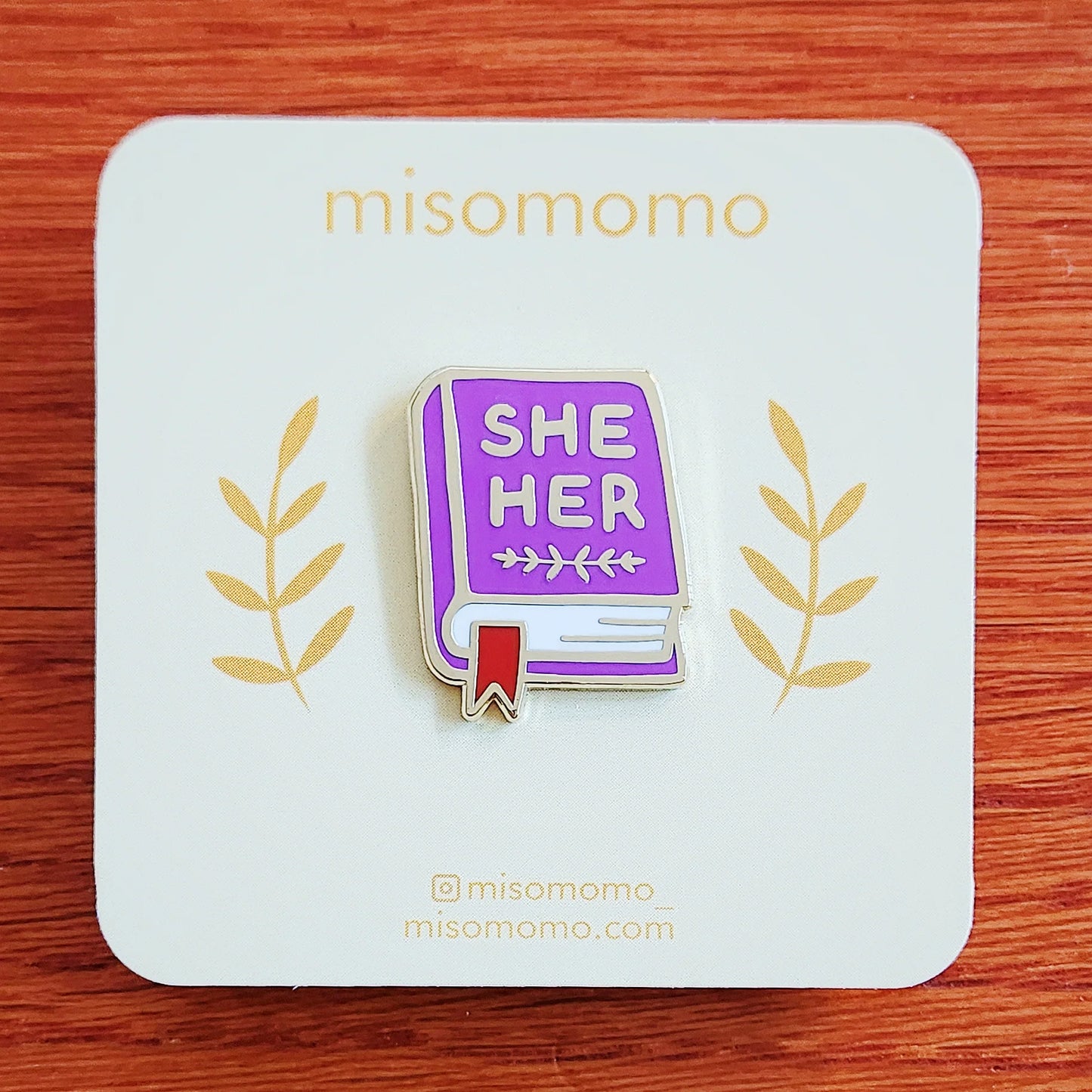 Misomomo Pronoun Pins