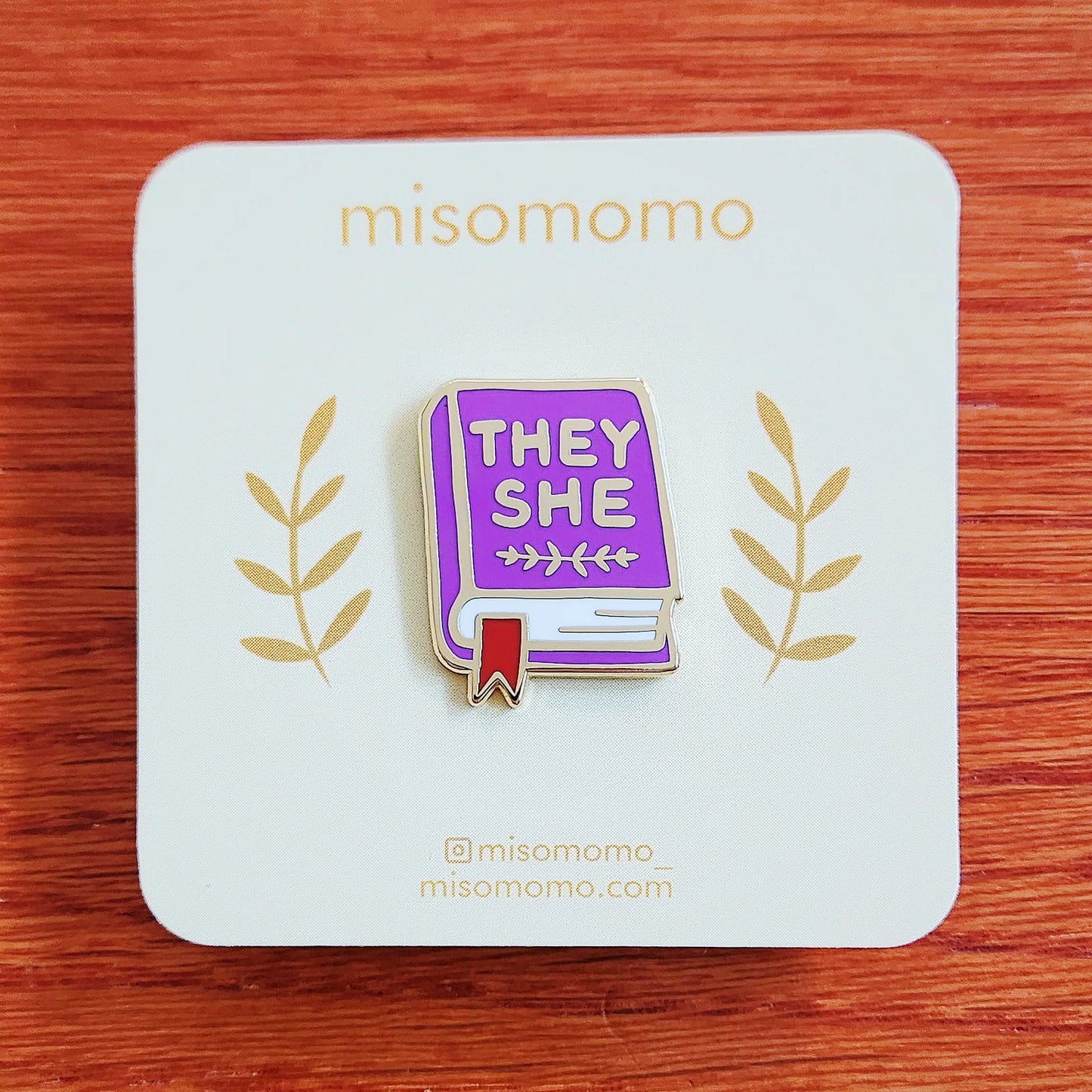 Misomomo Pronoun Pins