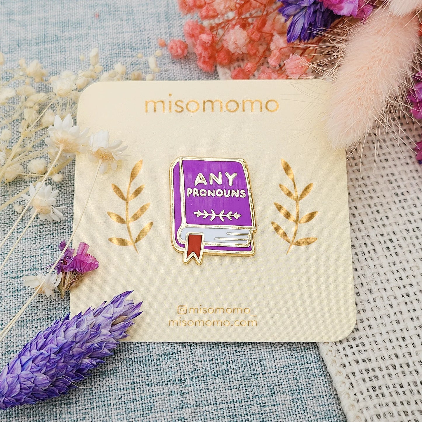 Misomomo Pronoun Pins