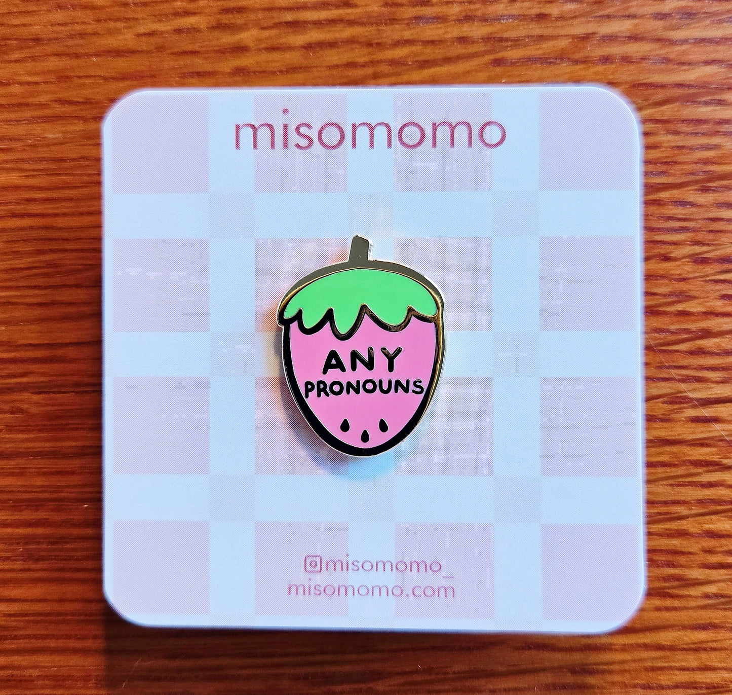 Misomomo Pronoun Pins