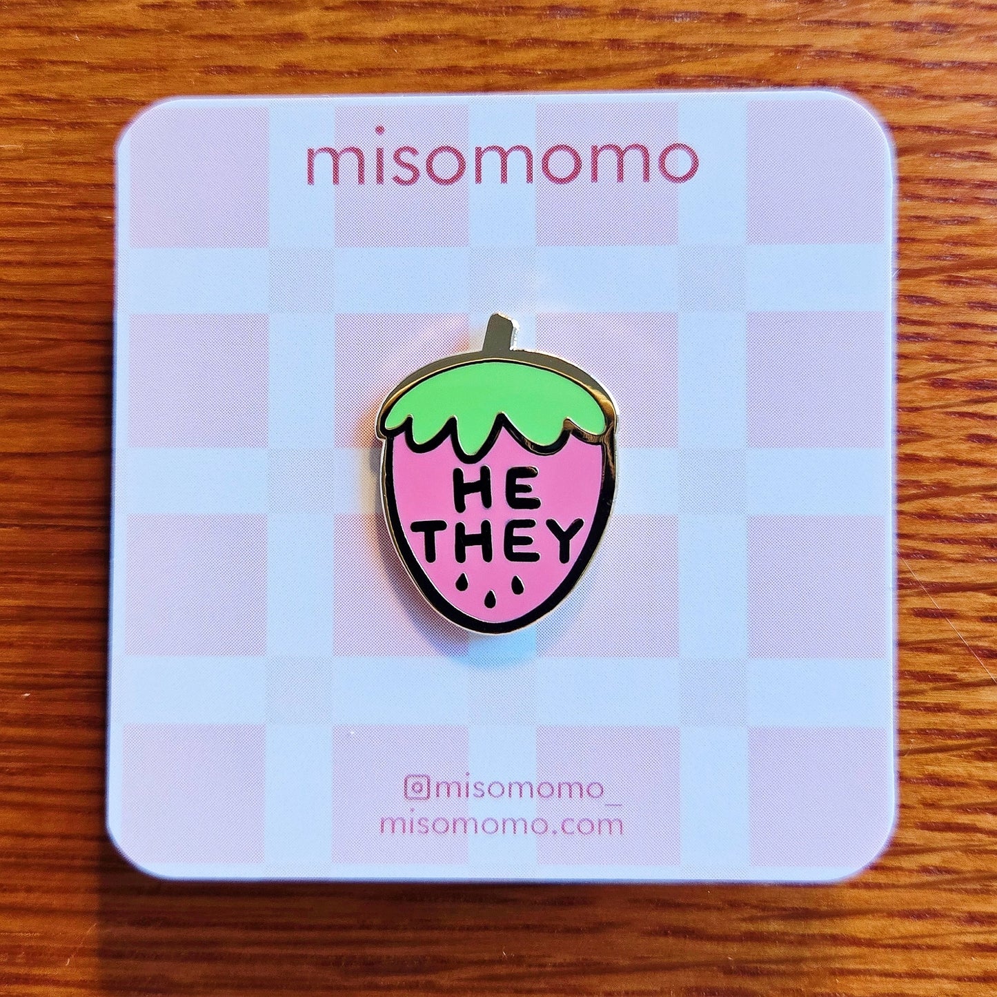 Misomomo Pronoun Pins